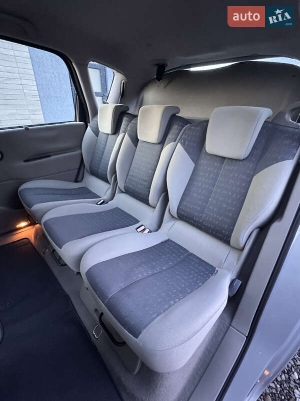 Минивэн Renault Scenic 2005 в Виноградове