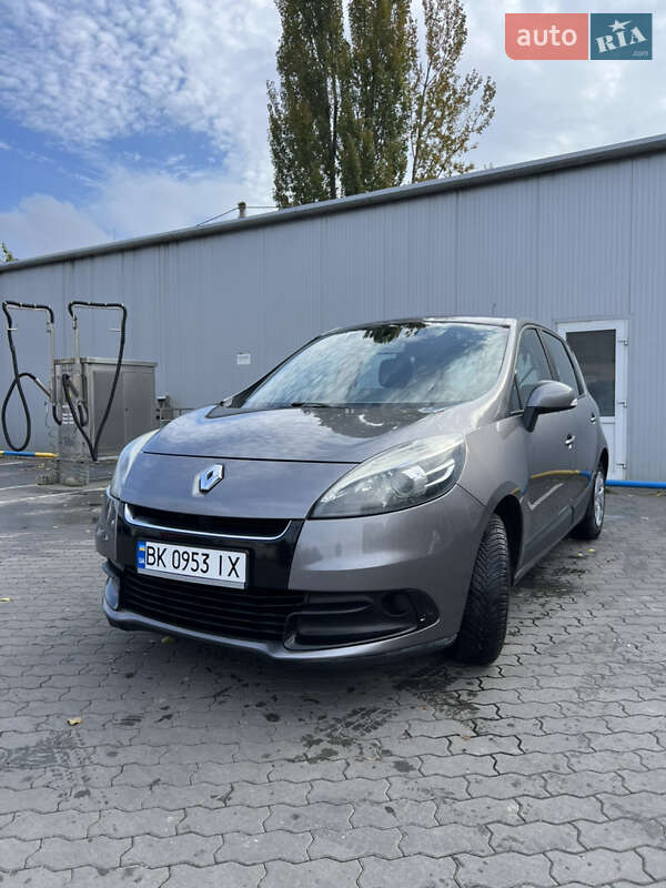 Минивэн Renault Scenic 2012 в Демидовке