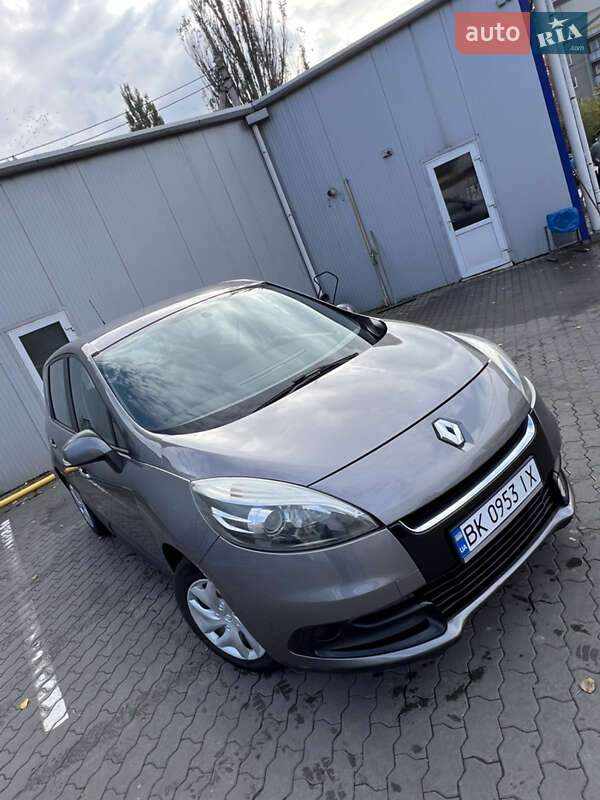 Минивэн Renault Scenic 2012 в Демидовке