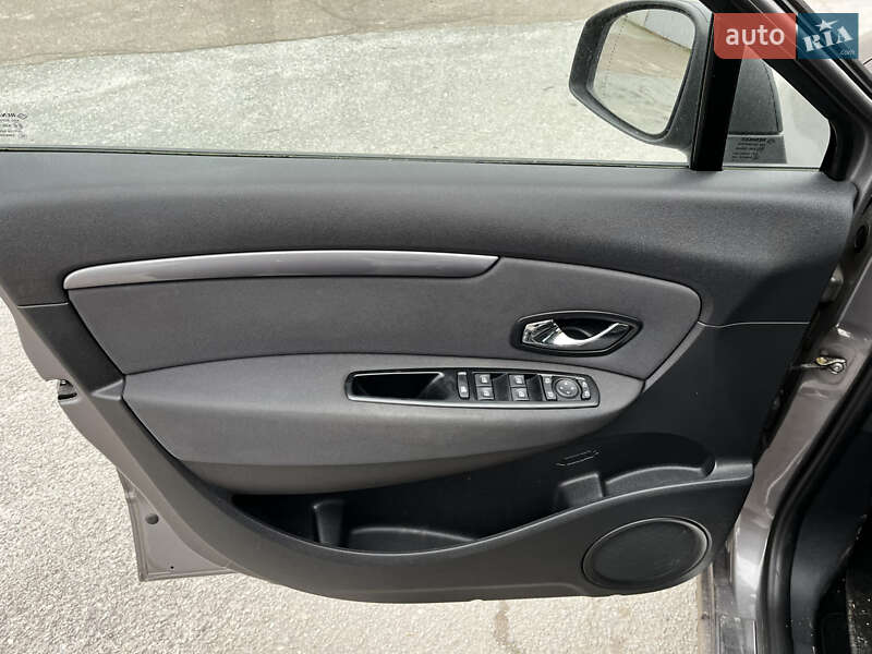 Минивэн Renault Scenic 2015 в Житомире