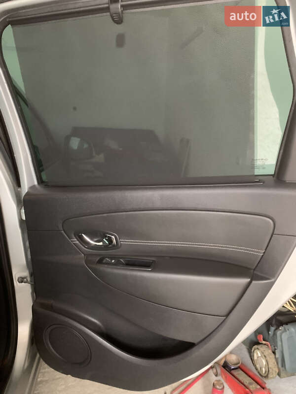 Минивэн Renault Scenic 2015 в Ровно