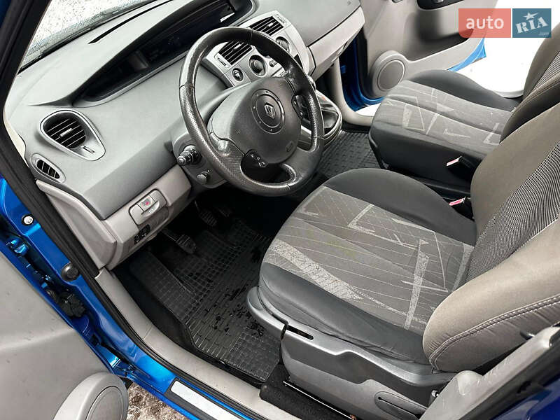 Минивэн Renault Scenic 2005 в Краснограде