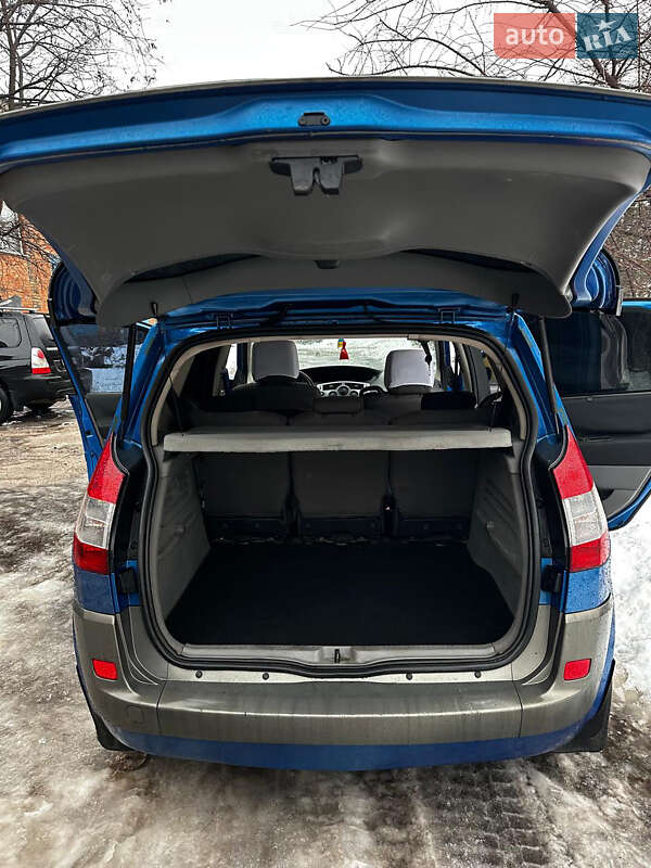 Минивэн Renault Scenic 2005 в Краснограде