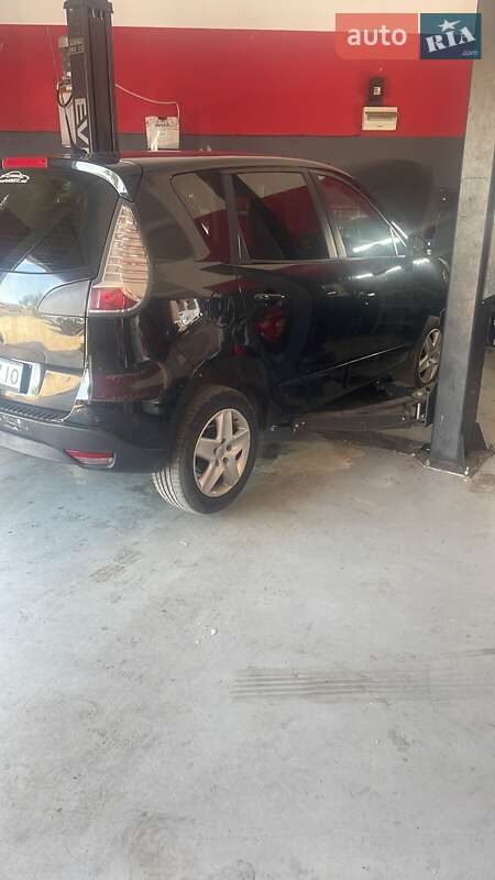 Минивэн Renault Scenic 2016 в Запорожье