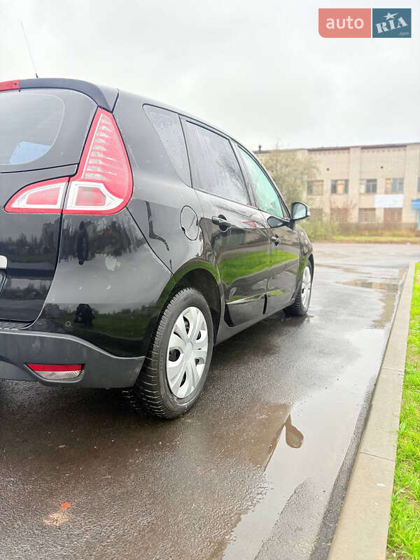 Минивэн Renault Scenic 2011 в Шостке