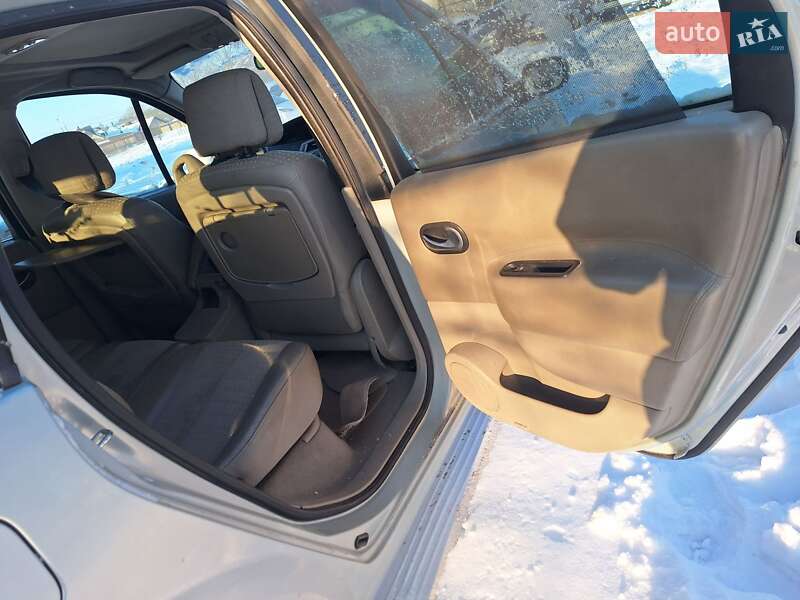 Мінівен Renault Scenic 2004 в Чернівцях