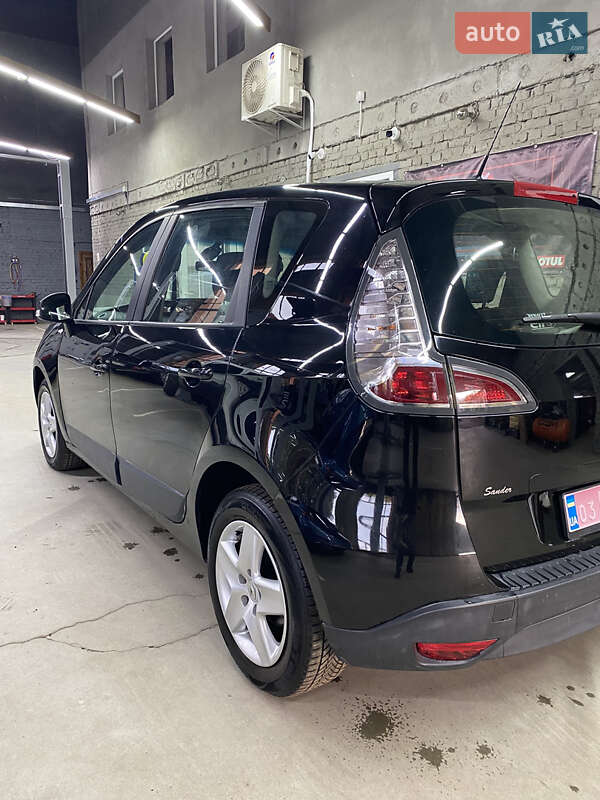 Минивэн Renault Scenic 2012 в Луцке
