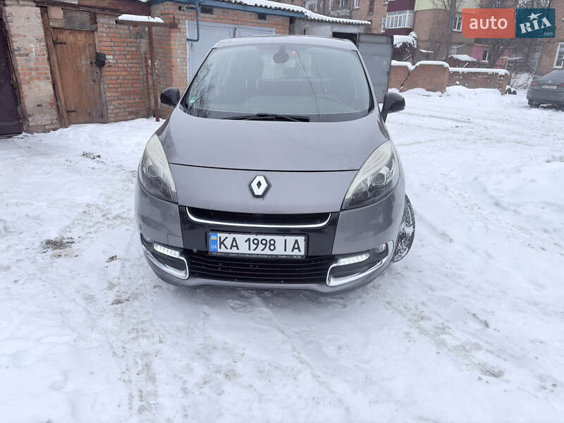 Минивэн Renault Scenic 2012 в Ромнах