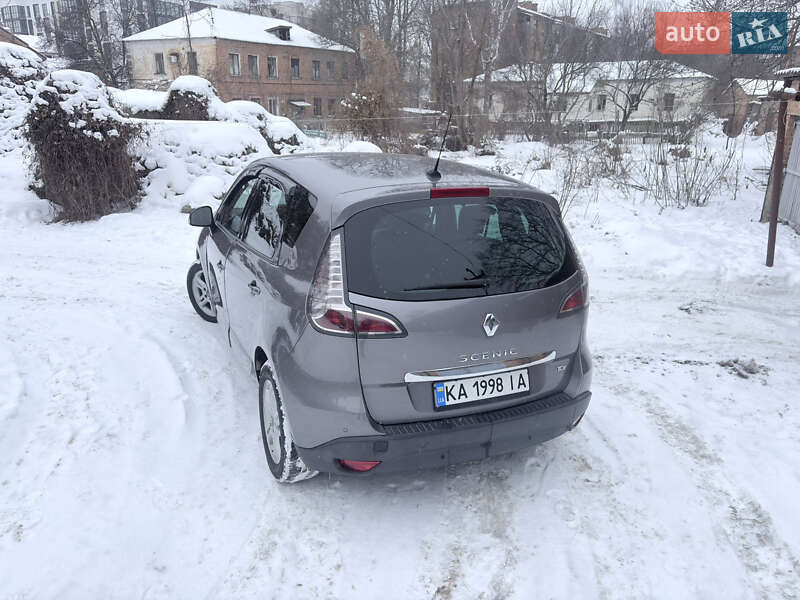 Минивэн Renault Scenic 2012 в Ромнах