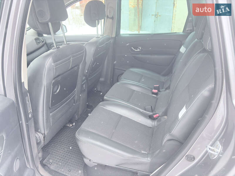 Минивэн Renault Scenic 2012 в Ромнах