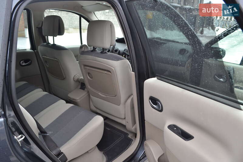 Минивэн Renault Scenic 2006 в Ровно