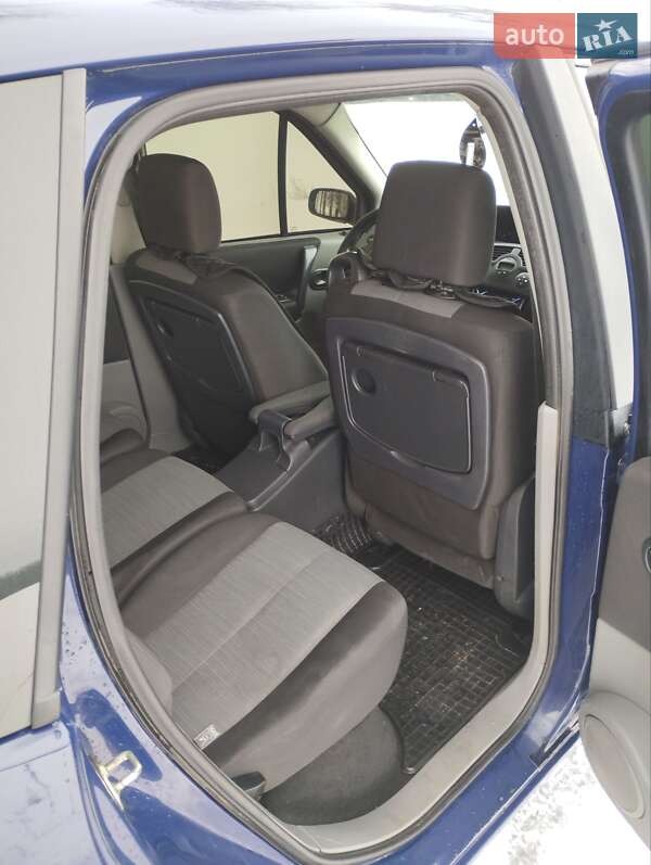 Минивэн Renault Scenic 2004 в Мене