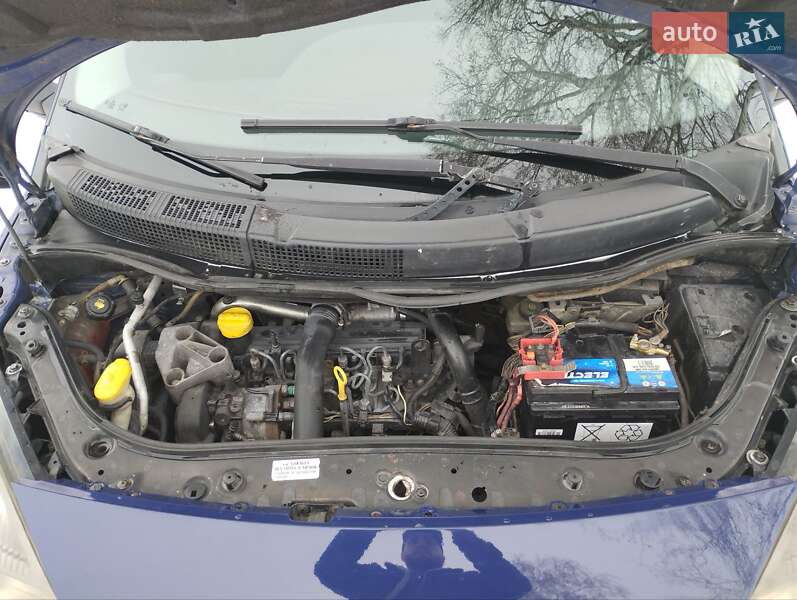 Минивэн Renault Scenic 2004 в Мене