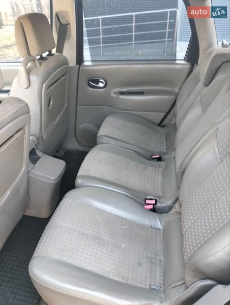 Минивэн Renault Scenic 2004 в Черновцах