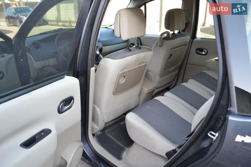 Минивэн Renault Scenic 2006 в Ровно