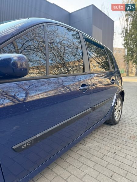 Минивэн Renault Scenic 2006 в Ровно