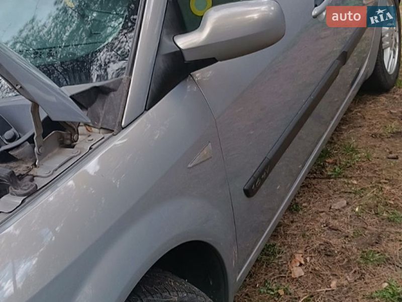 Минивэн Renault Scenic 2005 в Нетешине