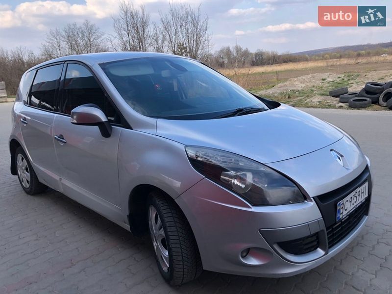 Мінівен Renault Scenic 2011 в Рівному