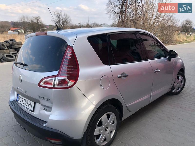Мінівен Renault Scenic 2011 в Рівному
