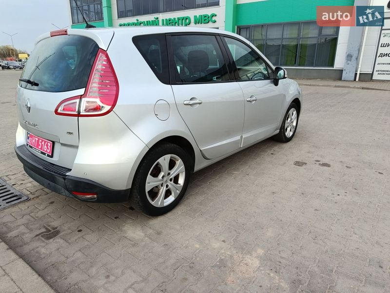 Мінівен Renault Scenic 2010 в Нововолинську
