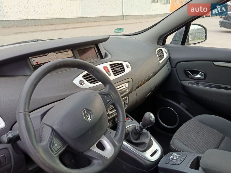 Мінівен Renault Scenic 2010 в Нововолинську
