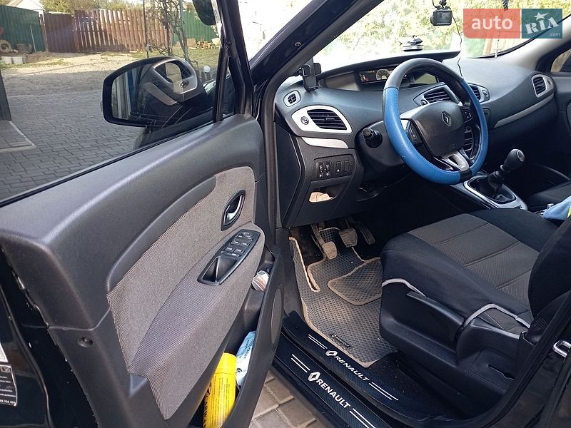 Минивэн Renault Scenic 2011 в Глобине