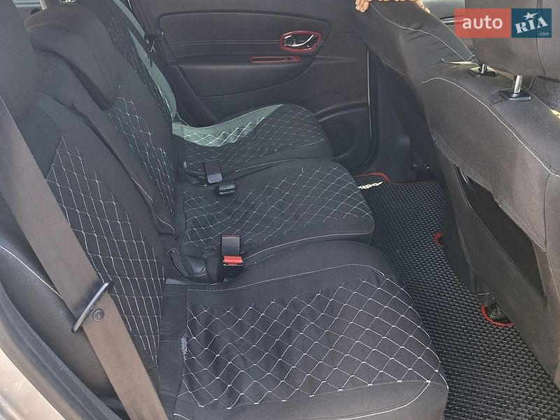 Минивэн Renault Scenic 2015 в Покрове