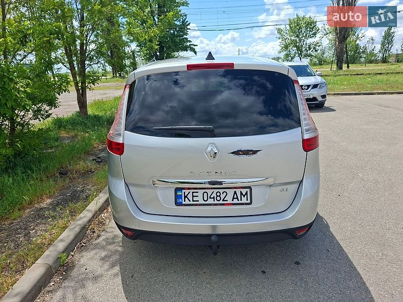 Минивэн Renault Scenic 2015 в Покрове