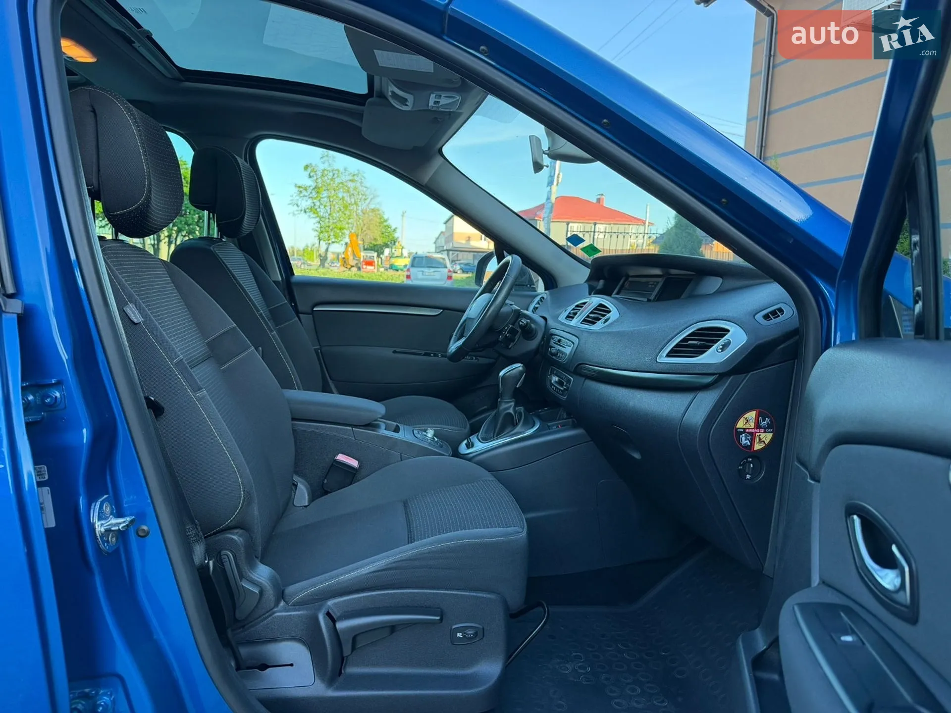 2010 Renault Scenic - мініатюра 18