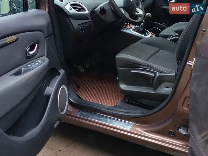 Мінівен Renault Scenic 2010 в Сумах