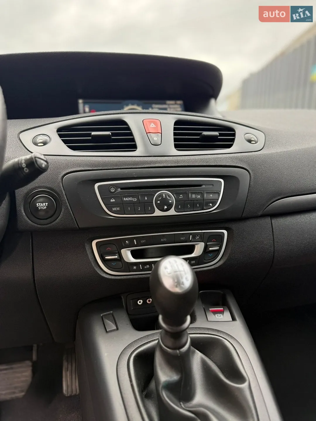 2010 Renault Scenic - мініатюра 17