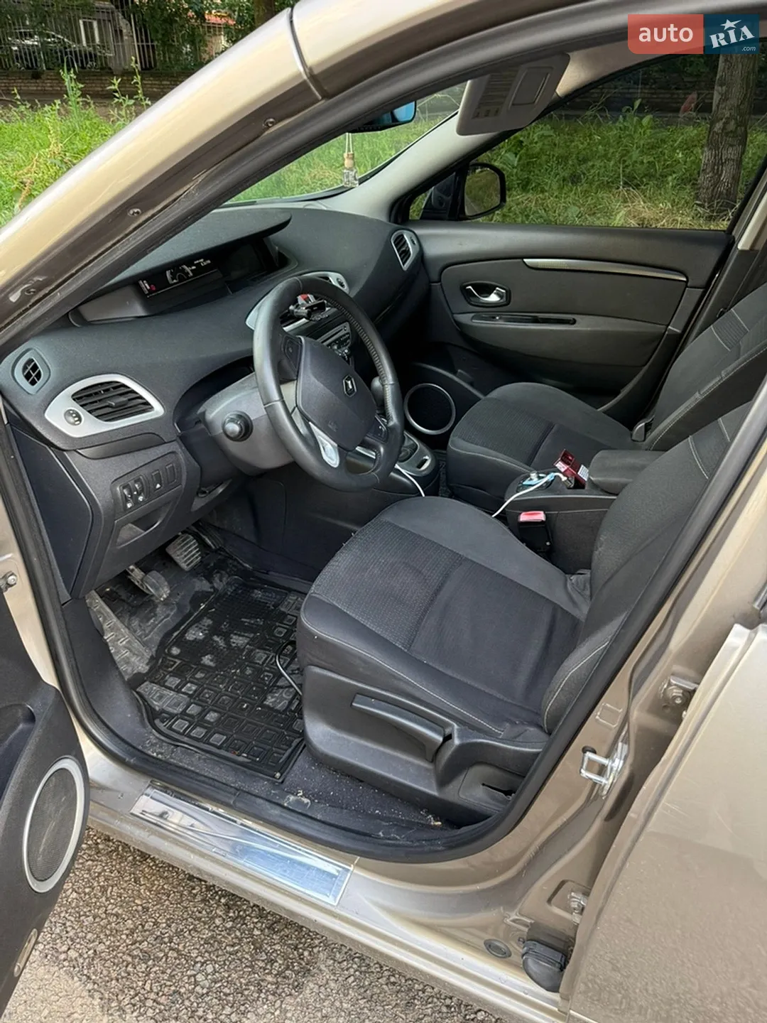 2010 Renault Scenic - мініатюра 9