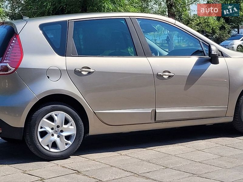 Минивэн Renault Scenic 2011 в Запорожье