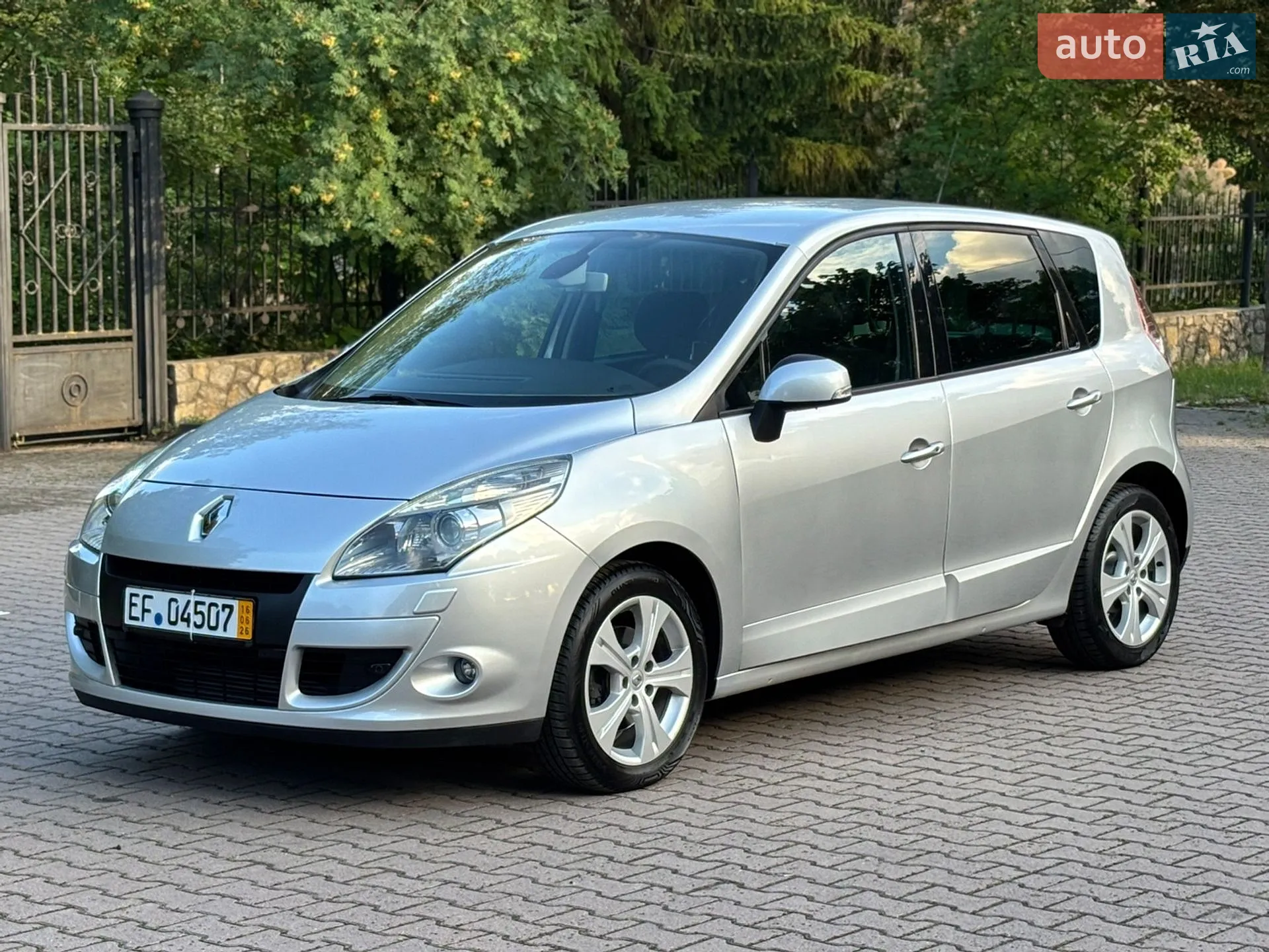 2010 Renault Scenic - мініатюра 2