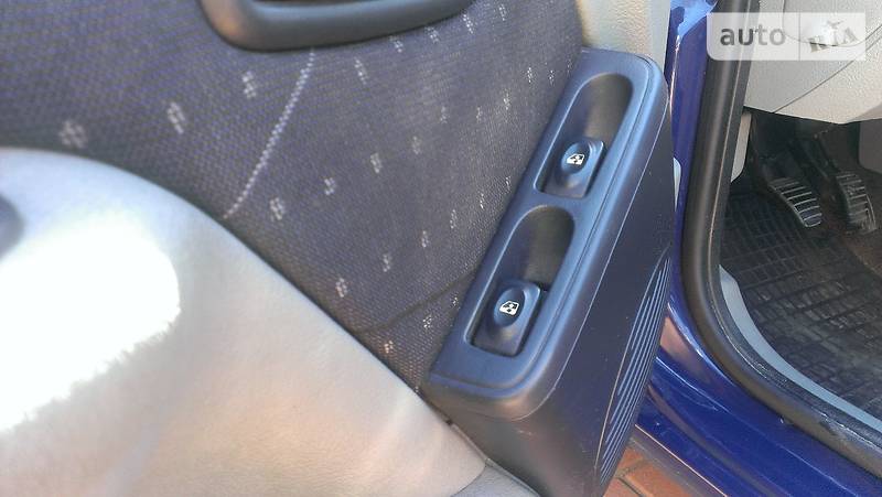 Седан Renault Symbol 2004 в Киеве