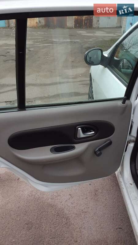 Седан Renault Symbol 2011 в Запорожье