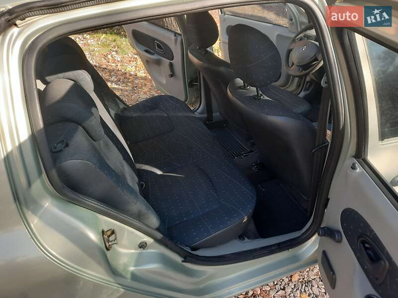 Седан Renault Symbol 2004 в Борисполі