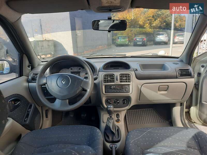 Седан Renault Symbol 2004 в Борисполі