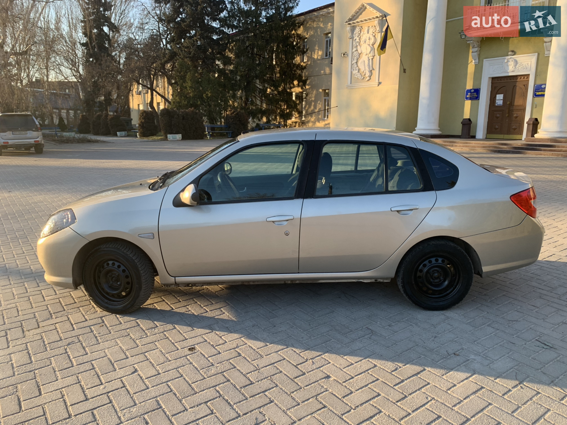 2010 Renault Symbol - мініатюра 3