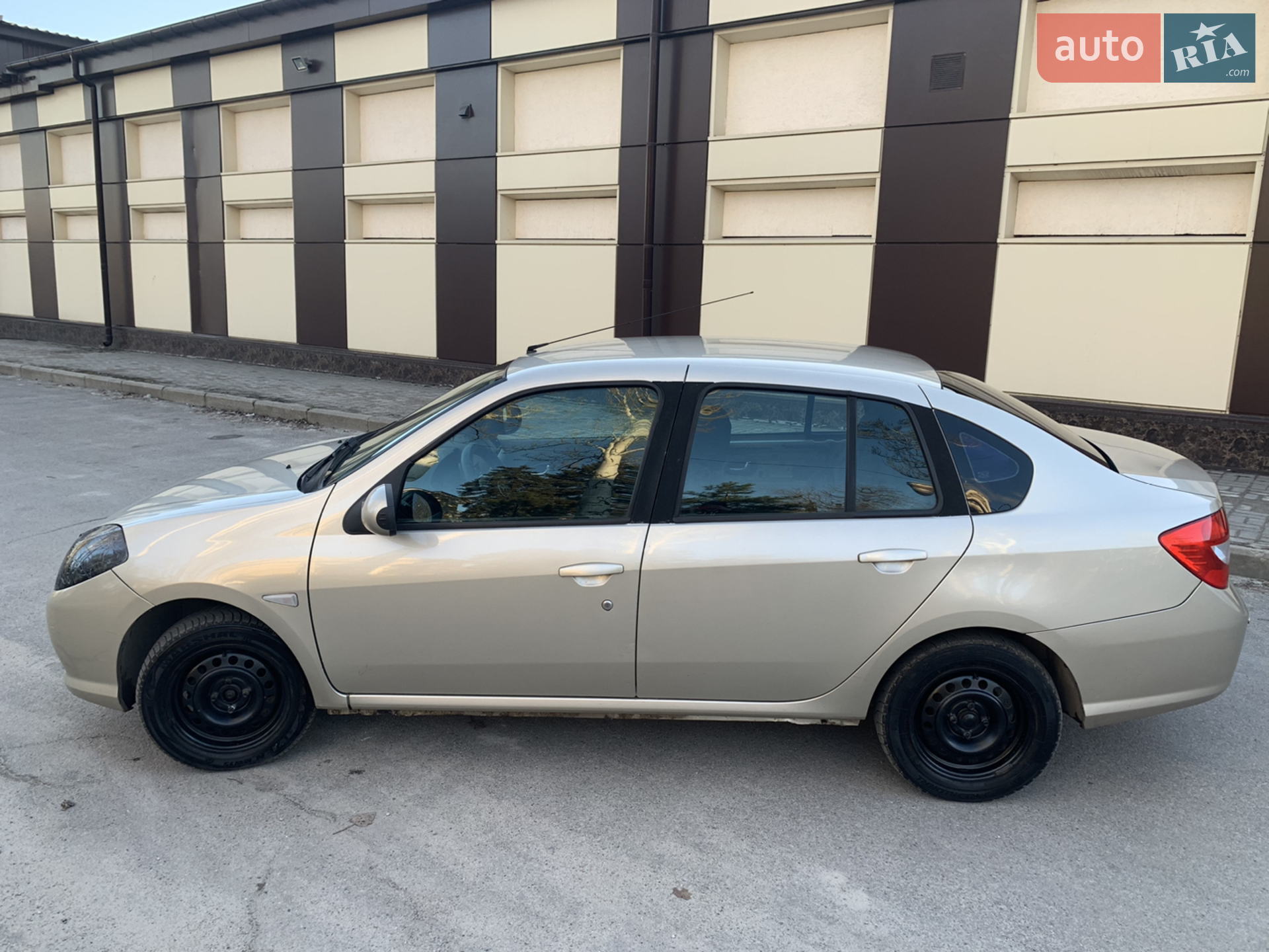2010 Renault Symbol - мініатюра 19
