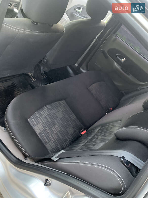 Седан Renault Symbol 2011 в Борщеве