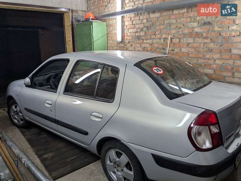 Седан Renault Symbol 2004 в Киеве