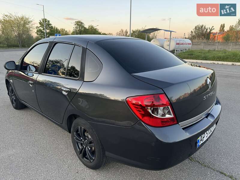 Седан Renault Symbol 2011 в 