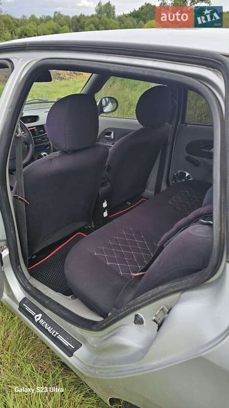 Седан Renault Symbol 2012 в Долине