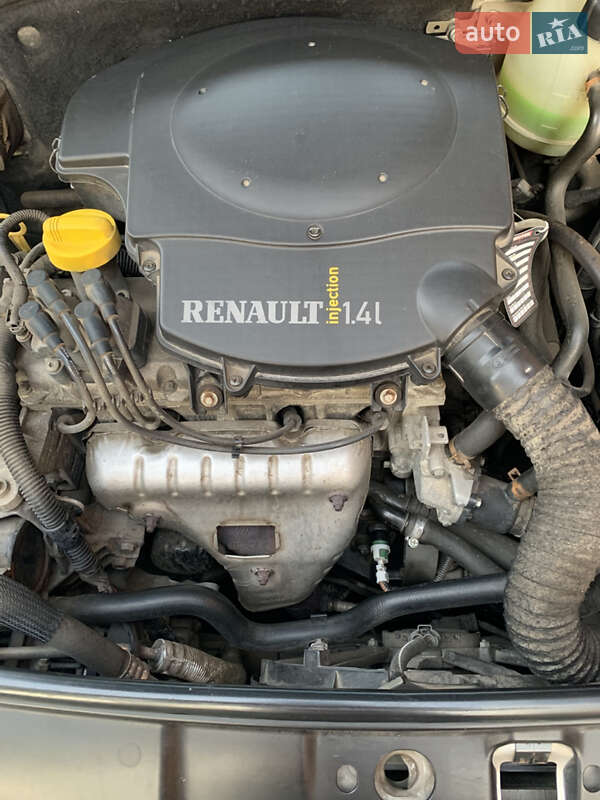 Седан Renault Symbol 2010 в Сарнах