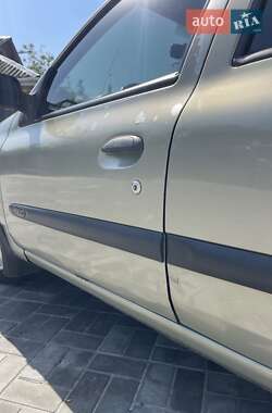 Седан Renault Symbol 2003 в 
