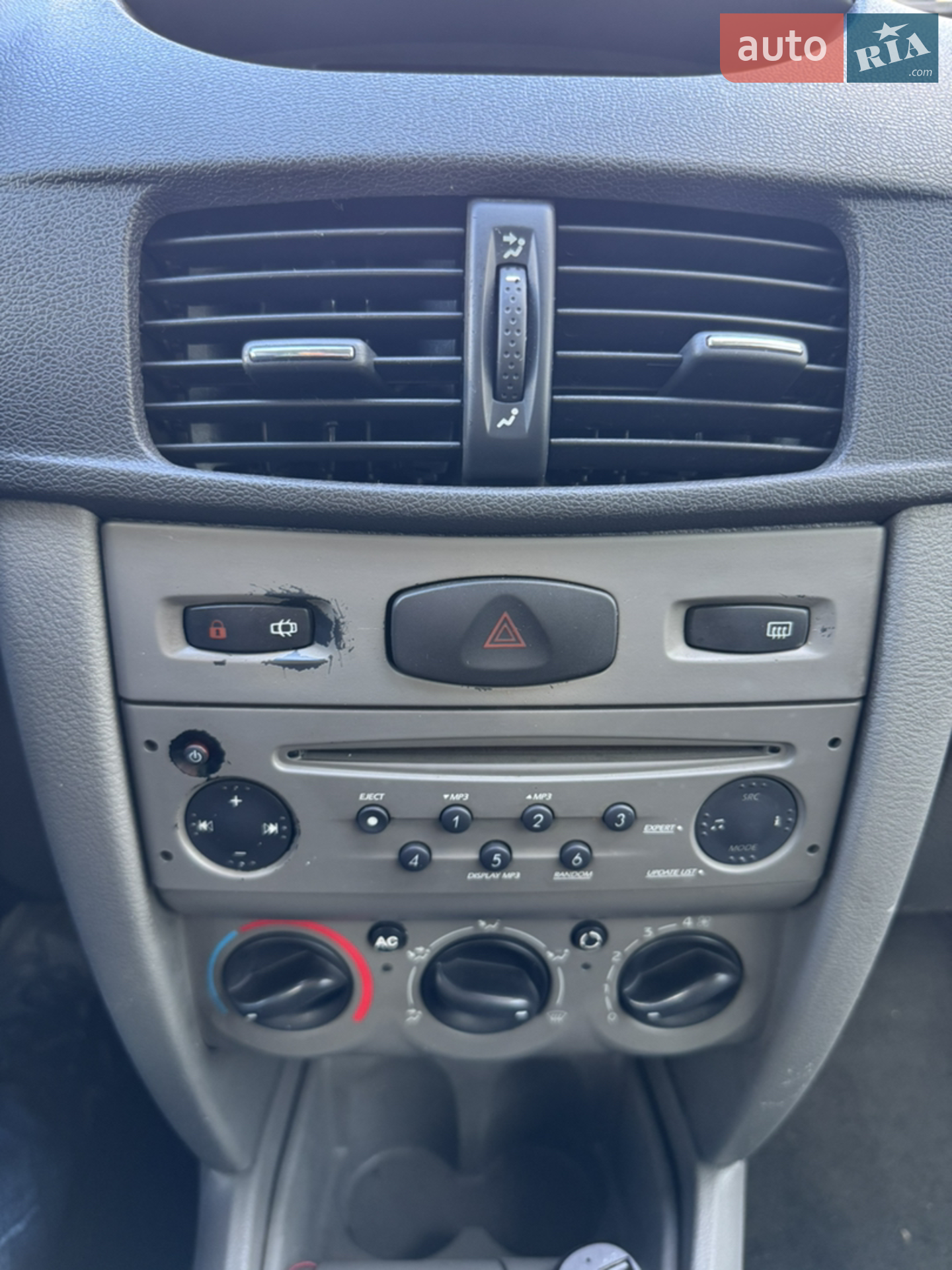2010 Renault Symbol - мініатюра 26