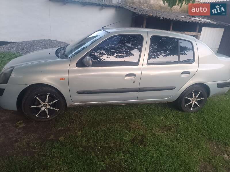 Седан Renault Symbol 2004 в Остроге