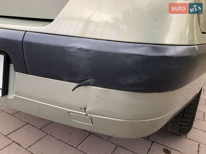 Седан Renault Symbol 2002 в Белой