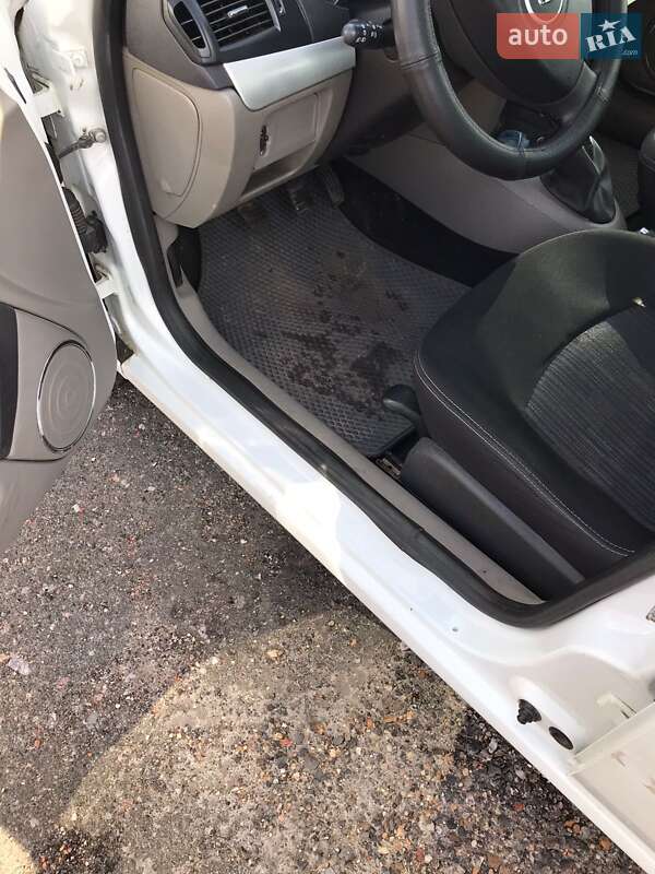 Седан Renault Symbol 2012 в Івано-Франківську фото 6 Седан Renault Symbol 2012 в Івано-Франківську